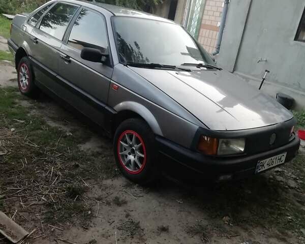 Серый Фольксваген Пассат, объемом двигателя 1.78 л и пробегом 377 тыс. км за 1400 $, фото 1 на Automoto.ua