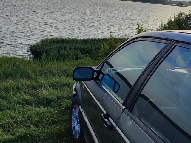 Сірий Фольксваген Пассат, об'ємом двигуна 1.8 л та пробігом 377 тис. км за 1450 $, фото 1 на Automoto.ua