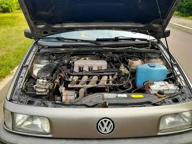 Серый Фольксваген Пассат, объемом двигателя 2 л и пробегом 333 тыс. км за 1400 $, фото 1 на Automoto.ua