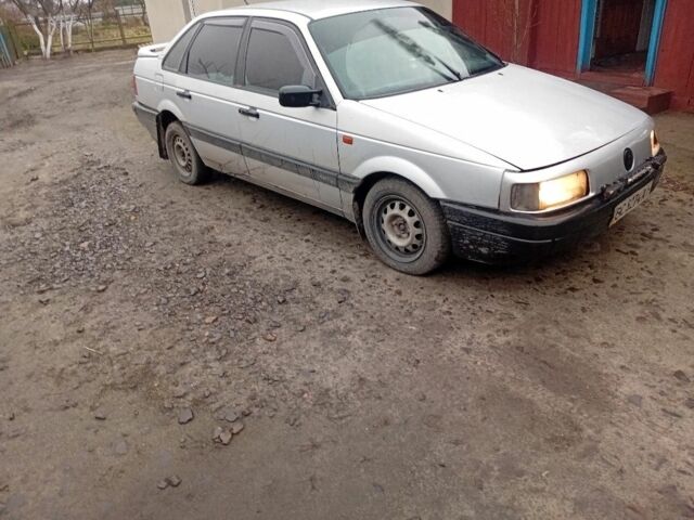 Серый Фольксваген Пассат, объемом двигателя 1.6 л и пробегом 287 тыс. км за 1500 $, фото 1 на Automoto.ua