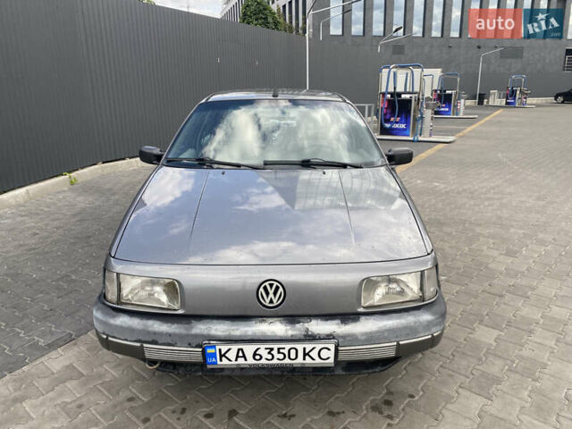 Серый Фольксваген Пассат, объемом двигателя 2 л и пробегом 300 тыс. км за 2500 $, фото 1 на Automoto.ua