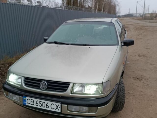 Серый Фольксваген Пассат, объемом двигателя 1.8 л и пробегом 298 тыс. км за 2500 $, фото 1 на Automoto.ua