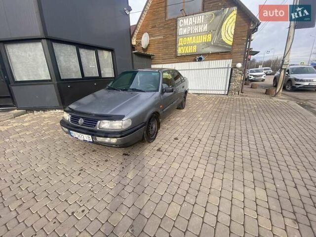 Сірий Фольксваген Пассат, об'ємом двигуна 2 л та пробігом 490 тис. км за 1700 $, фото 1 на Automoto.ua