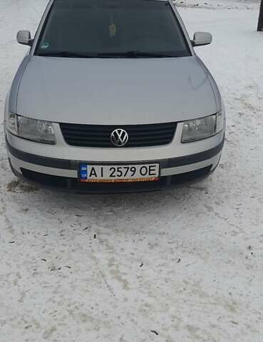 Серый Фольксваген Пассат, объемом двигателя 1.6 л и пробегом 330 тыс. км за 3200 $, фото 1 на Automoto.ua