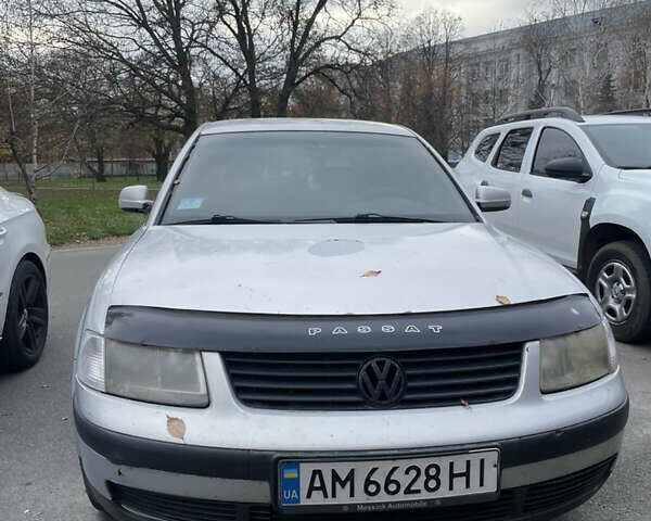 Сірий Фольксваген Пассат, об'ємом двигуна 1.6 л та пробігом 405 тис. км за 2999 $, фото 1 на Automoto.ua