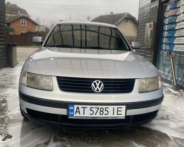 Серый Фольксваген Пассат, объемом двигателя 1.6 л и пробегом 300 тыс. км за 3999 $, фото 1 на Automoto.ua