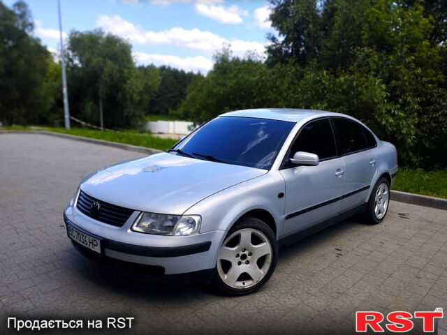 Серый Фольксваген Пассат, объемом двигателя 1.6 л и пробегом 378 тыс. км за 3400 $, фото 1 на Automoto.ua