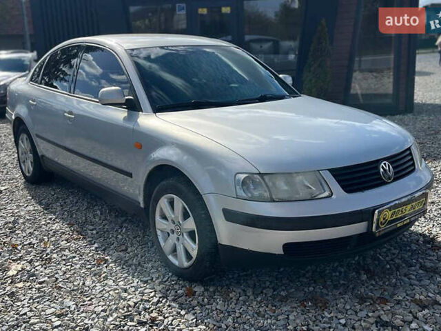 Серый Фольксваген Пассат, объемом двигателя 1.6 л и пробегом 201 тыс. км за 3200 $, фото 1 на Automoto.ua