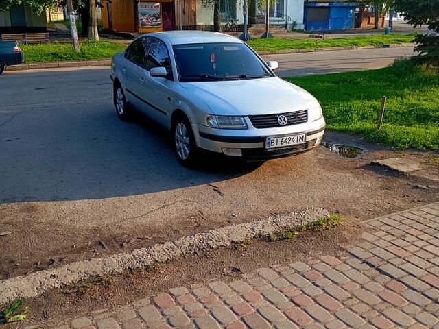 Серый Фольксваген Пассат, объемом двигателя 1.8 л и пробегом 211 тыс. км за 3400 $, фото 1 на Automoto.ua