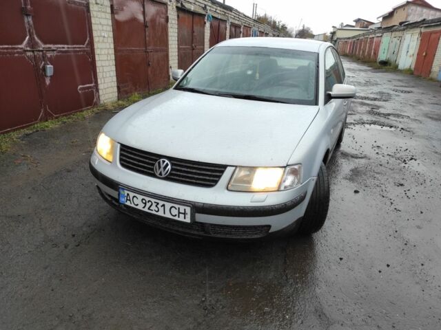 Серый Фольксваген Пассат, объемом двигателя 1.8 л и пробегом 300 тыс. км за 2700 $, фото 1 на Automoto.ua