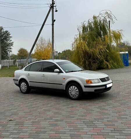 Серый Фольксваген Пассат, объемом двигателя 1.8 л и пробегом 321 тыс. км за 3800 $, фото 1 на Automoto.ua