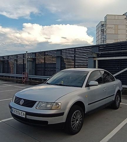 Сірий Фольксваген Пассат, об'ємом двигуна 1.78 л та пробігом 195 тис. км за 3199 $, фото 1 на Automoto.ua