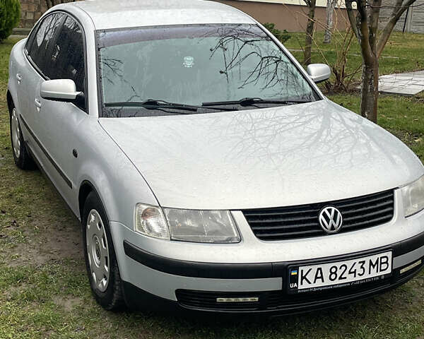 Серый Фольксваген Пассат, объемом двигателя 1.8 л и пробегом 335 тыс. км за 4500 $, фото 1 на Automoto.ua