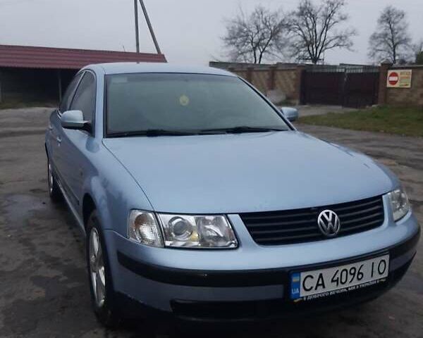 Серый Фольксваген Пассат, объемом двигателя 1.8 л и пробегом 350 тыс. км за 4300 $, фото 1 на Automoto.ua