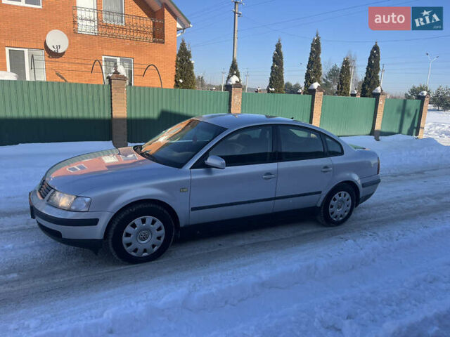 Серый Фольксваген Пассат, объемом двигателя 1.9 л и пробегом 300 тыс. км за 1799 $, фото 1 на Automoto.ua