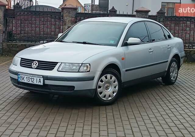 Серый Фольксваген Пассат, объемом двигателя 1.8 л и пробегом 272 тыс. км за 3350 $, фото 1 на Automoto.ua