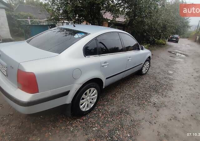 Серый Фольксваген Пассат, объемом двигателя 1.8 л и пробегом 250 тыс. км за 3200 $, фото 1 на Automoto.ua