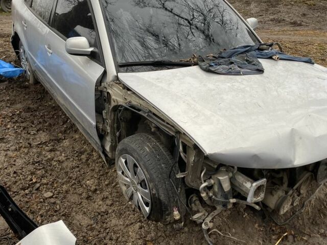 Серый Фольксваген Пассат, объемом двигателя 0 л и пробегом 300 тыс. км за 1100 $, фото 1 на Automoto.ua