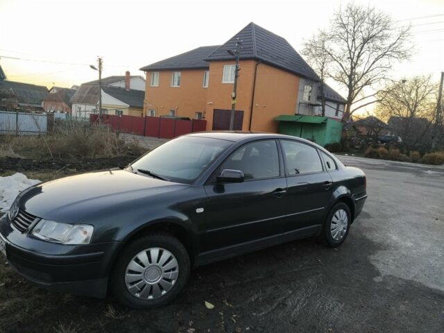 Серый Фольксваген Пассат, объемом двигателя 2.5 л и пробегом 350 тыс. км за 2800 $, фото 1 на Automoto.ua