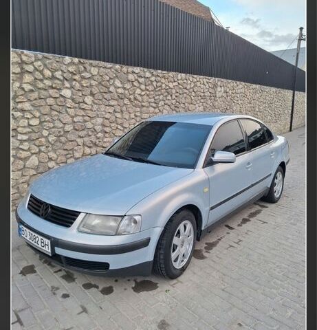 Серый Фольксваген Пассат, объемом двигателя 1.6 л и пробегом 350 тыс. км за 3300 $, фото 1 на Automoto.ua