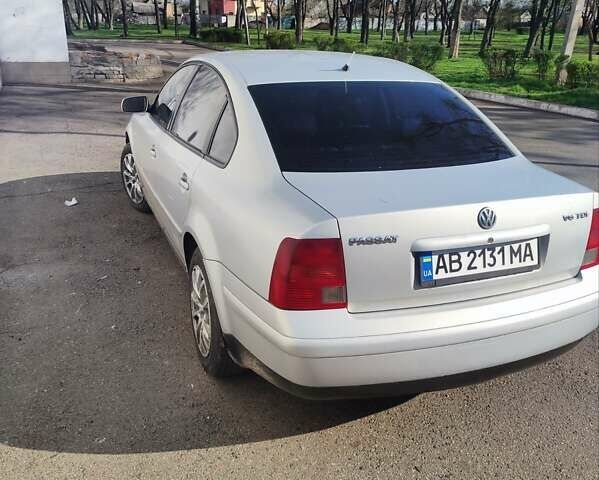 Серый Фольксваген Пассат, объемом двигателя 2.5 л и пробегом 300 тыс. км за 3700 $, фото 1 на Automoto.ua