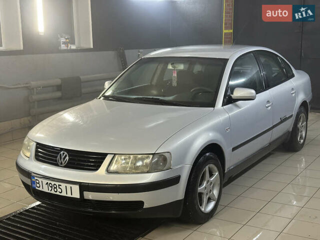 Серый Фольксваген Пассат, объемом двигателя 1.8 л и пробегом 298 тыс. км за 3400 $, фото 1 на Automoto.ua