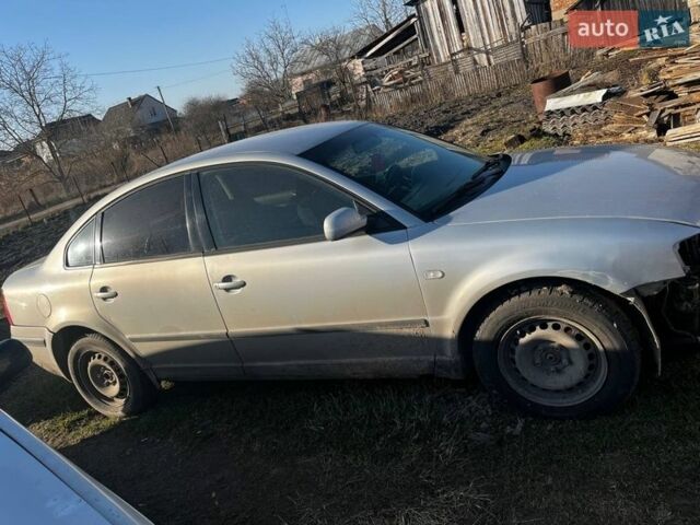 Серый Фольксваген Пассат, объемом двигателя 1.9 л и пробегом 315 тыс. км за 1500 $, фото 1 на Automoto.ua