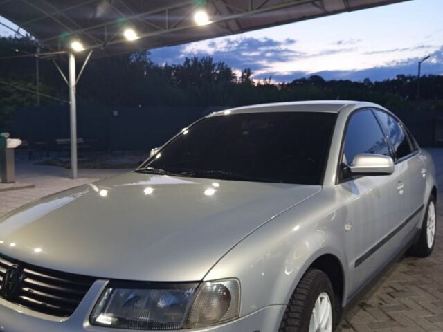 Серый Фольксваген Пассат, объемом двигателя 1.6 л и пробегом 175 тыс. км за 5000 $, фото 1 на Automoto.ua