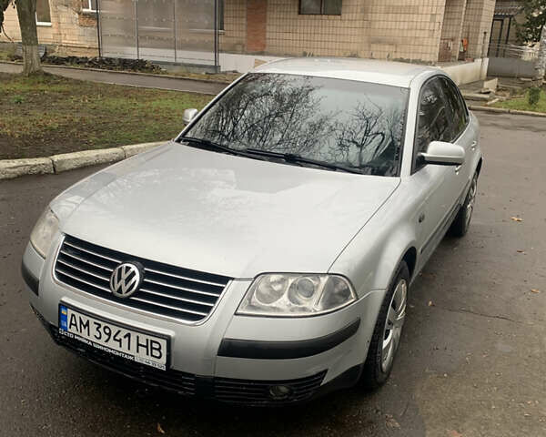 Серый Фольксваген Пассат, объемом двигателя 1.9 л и пробегом 300 тыс. км за 4000 $, фото 1 на Automoto.ua