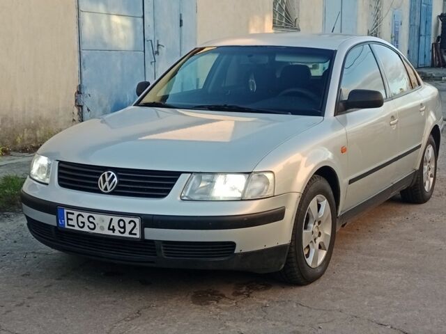 Серый Фольксваген Пассат, объемом двигателя 2 л и пробегом 300 тыс. км за 1900 $, фото 1 на Automoto.ua