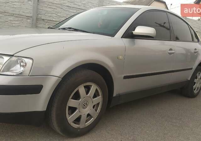 Серый Фольксваген Пассат, объемом двигателя 1.8 л и пробегом 250 тыс. км за 4950 $, фото 1 на Automoto.ua