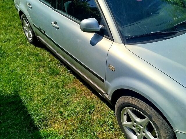 Серый Фольксваген Пассат, объемом двигателя 1.8 л и пробегом 335 тыс. км за 3300 $, фото 1 на Automoto.ua