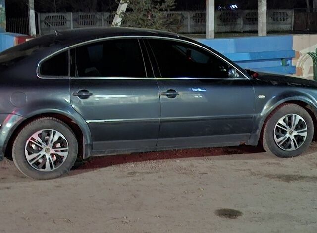 Серый Фольксваген Пассат, объемом двигателя 2 л и пробегом 310 тыс. км за 4800 $, фото 1 на Automoto.ua