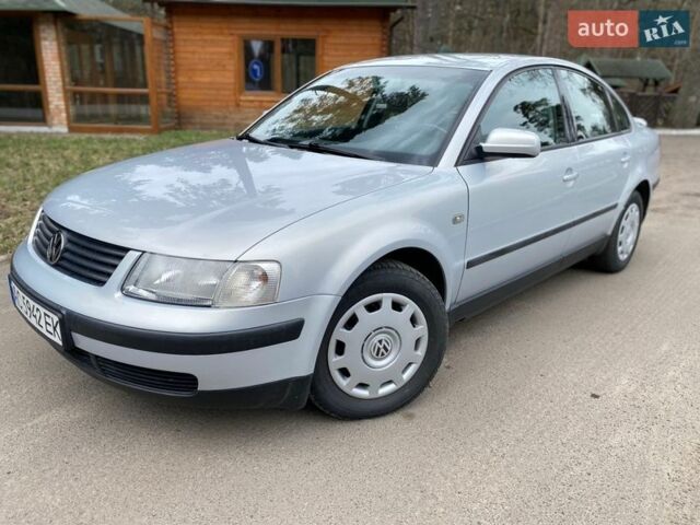 Серый Фольксваген Пассат, объемом двигателя 1.8 л и пробегом 266 тыс. км за 3500 $, фото 1 на Automoto.ua