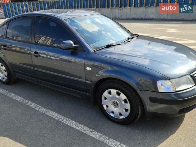 Серый Фольксваген Пассат, объемом двигателя 1.8 л и пробегом 293 тыс. км за 3500 $, фото 1 на Automoto.ua