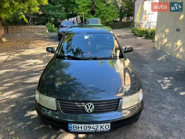 Сірий Фольксваген Пассат, об'ємом двигуна 2.3 л та пробігом 266 тис. км за 2400 $, фото 1 на Automoto.ua