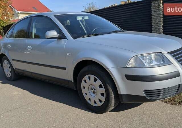 Серый Фольксваген Пассат, объемом двигателя 1.6 л и пробегом 145 тыс. км за 4800 $, фото 1 на Automoto.ua