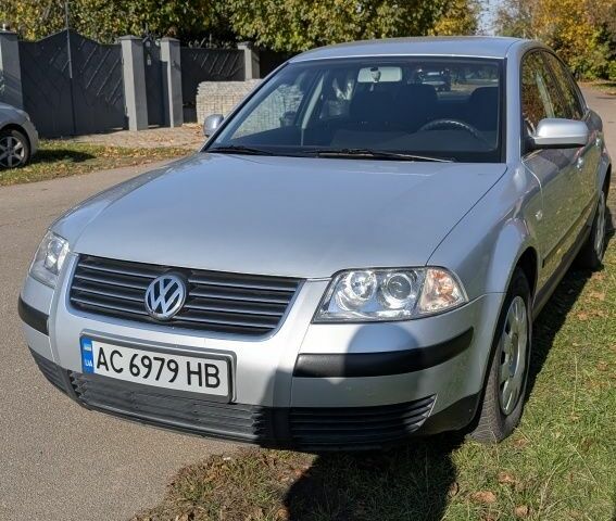 Серый Фольксваген Пассат, объемом двигателя 1.6 л и пробегом 145 тыс. км за 4800 $, фото 1 на Automoto.ua