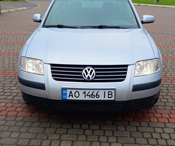 Серый Фольксваген Пассат, объемом двигателя 1.6 л и пробегом 154 тыс. км за 4000 $, фото 1 на Automoto.ua