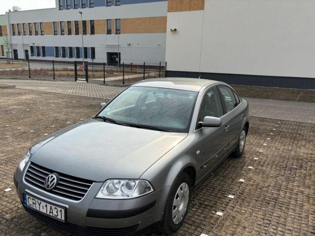 Серый Фольксваген Пассат, объемом двигателя 1.6 л и пробегом 275 тыс. км за 2000 $, фото 1 на Automoto.ua