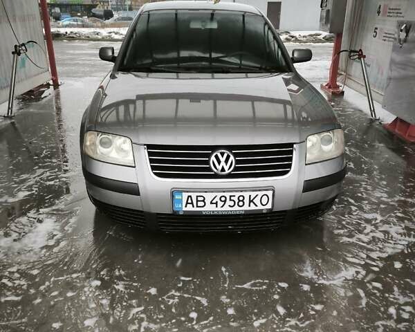 Серый Фольксваген Пассат, объемом двигателя 1.6 л и пробегом 258 тыс. км за 5400 $, фото 1 на Automoto.ua