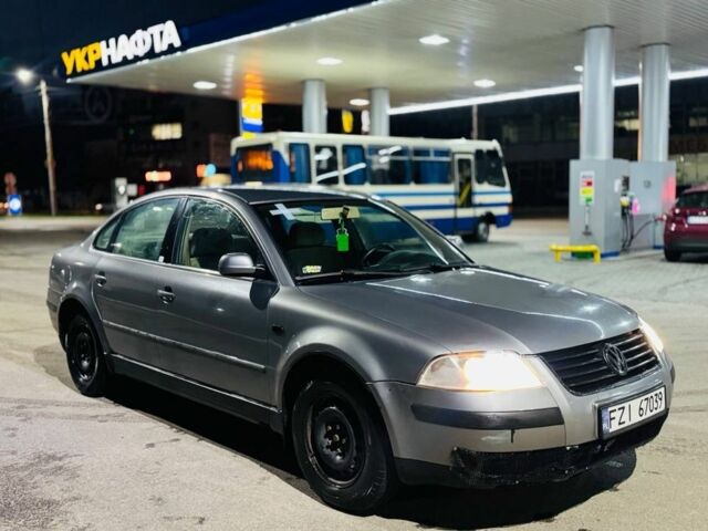 Серый Фольксваген Пассат, объемом двигателя 1.9 л и пробегом 324 тыс. км за 2025 $, фото 1 на Automoto.ua