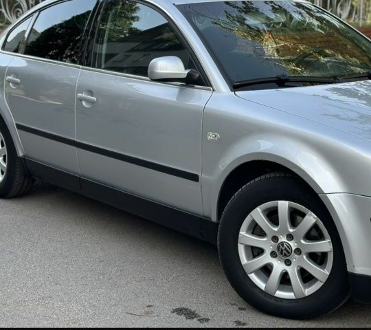 Серый Фольксваген Пассат, объемом двигателя 2 л и пробегом 270 тыс. км за 4700 $, фото 1 на Automoto.ua