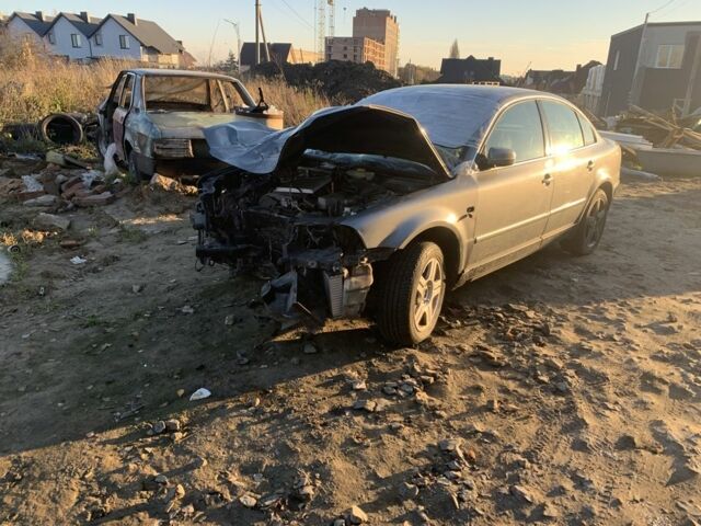 Сірий Фольксваген Пассат, об'ємом двигуна 1.8 л та пробігом 265 тис. км за 700 $, фото 1 на Automoto.ua