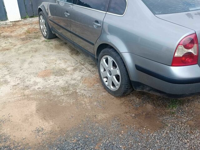 Серый Фольксваген Пассат, объемом двигателя 1.8 л и пробегом 300 тыс. км за 3600 $, фото 1 на Automoto.ua