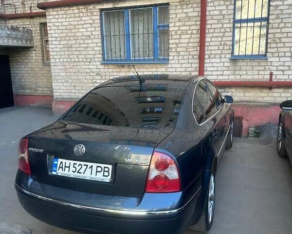Серый Фольксваген Пассат, объемом двигателя 2.5 л и пробегом 325 тыс. км за 4000 $, фото 1 на Automoto.ua