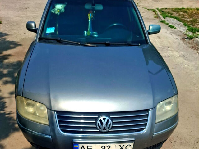 Серый Фольксваген Пассат, объемом двигателя 2.5 л и пробегом 388 тыс. км за 4500 $, фото 1 на Automoto.ua