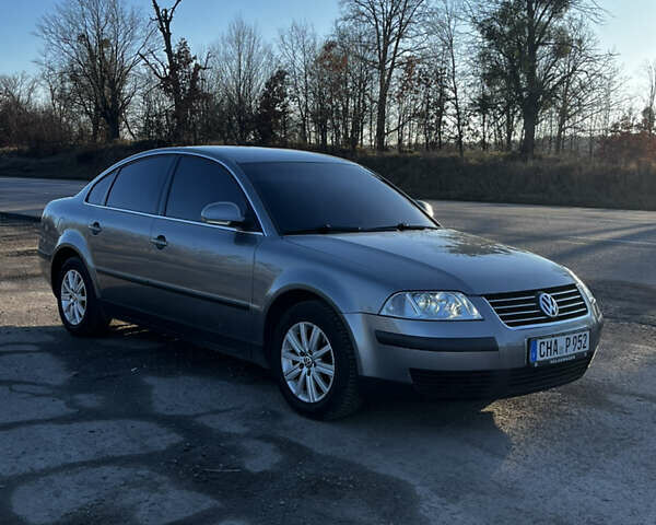 Серый Фольксваген Пассат, объемом двигателя 1.6 л и пробегом 285 тыс. км за 6500 $, фото 1 на Automoto.ua