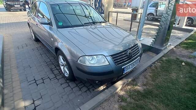 Серый Фольксваген Пассат, объемом двигателя 1.6 л и пробегом 289 тыс. км за 4800 $, фото 1 на Automoto.ua