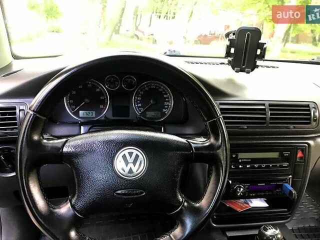 Серый Фольксваген Пассат, объемом двигателя 1.6 л и пробегом 160 тыс. км за 5400 $, фото 1 на Automoto.ua